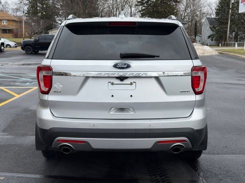 Used 2017 Ford Explorer XLT image 7