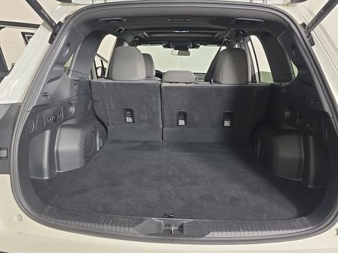 Certified 2025 Subaru Forester Premium AWD/4WD image 27