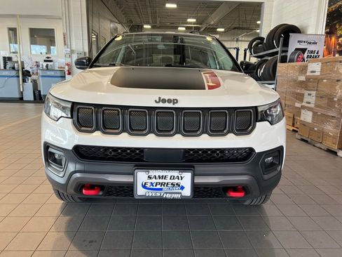 Used 2022 Jeep Compass Trailhawk w/ Trailhawk Elite Group image 2
