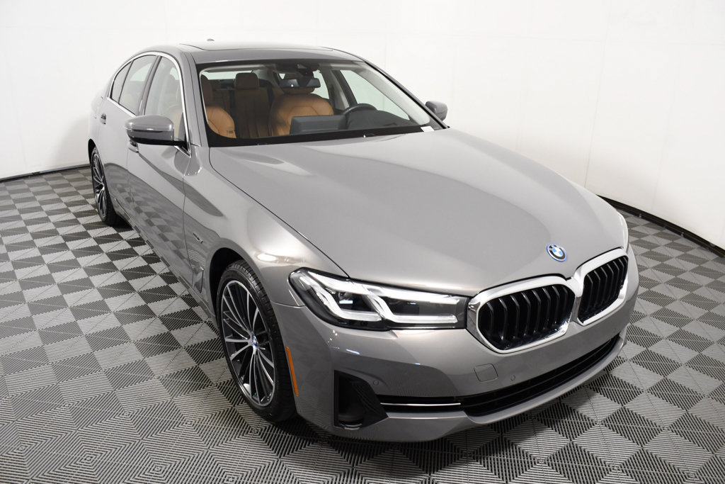 Used 2022 BMW 530e xDrive w/ Premium Package AWD/4WD image 9
