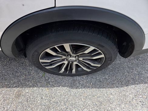 Used 2017 Ford Explorer Platinum AWD/4WD image 5
