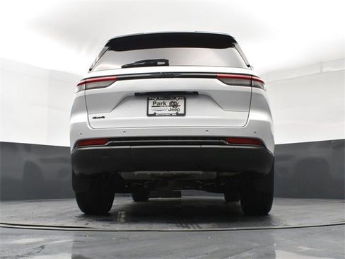 Used 2023 Jeep Grand Cherokee Altitude image 23