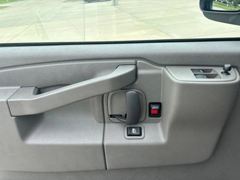 Used 2025 Chevrolet Express 2500 w/ Driver Convenience Package RWD image 10
