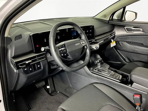 New 2026 Kia Sportage LX image 8