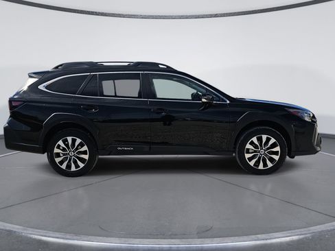 Used 2023 Subaru Outback Limited image 2