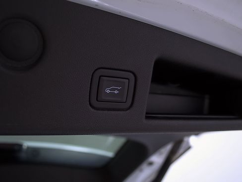Used 2024 Chevrolet Equinox RS FWD image 12