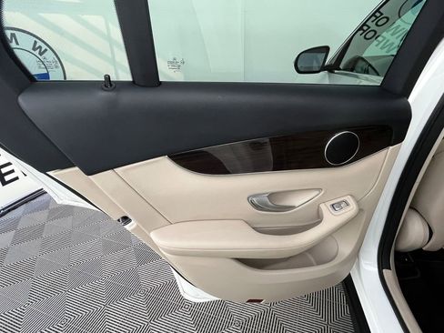 Used 2022 Mercedes-Benz GLC 300 GLC 300 image 23