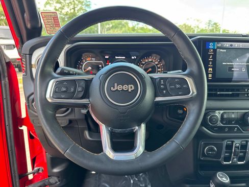 Used 2024 Jeep Wrangler Unlimited Sahara AWD/4WD image 27