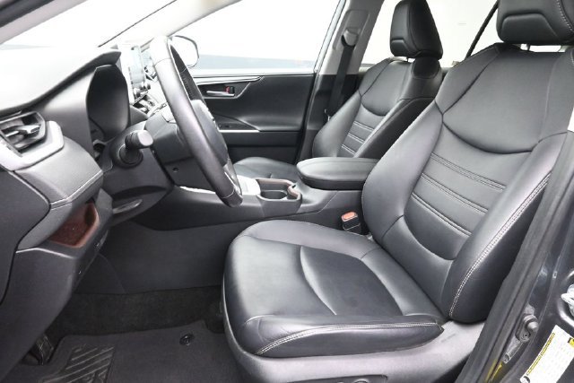 Used 2019 Toyota RAV4 Limited FWD image 23