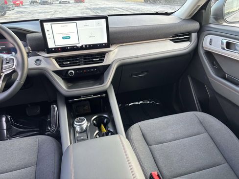Used 2025 Ford Explorer Active image 34