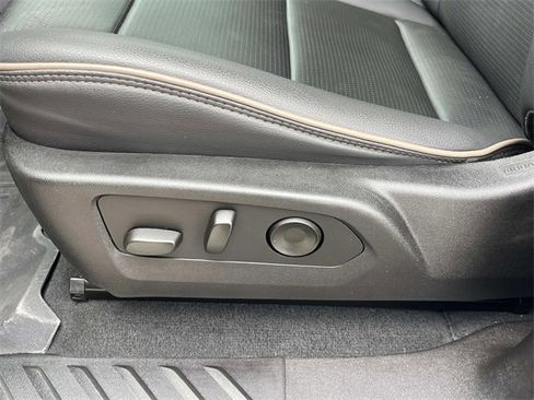 Used 2024 GMC Canyon Denali image 24