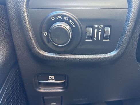 Certified 2023 Jeep Grand Cherokee Laredo image 17