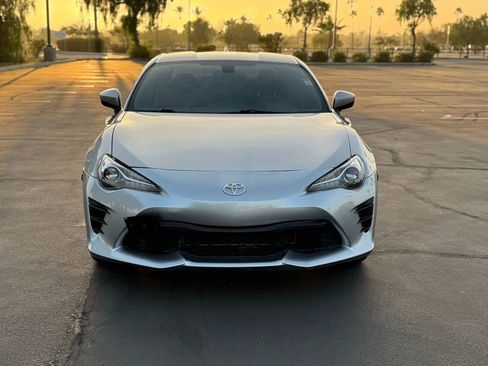 Used 2018 Toyota 86 image 2