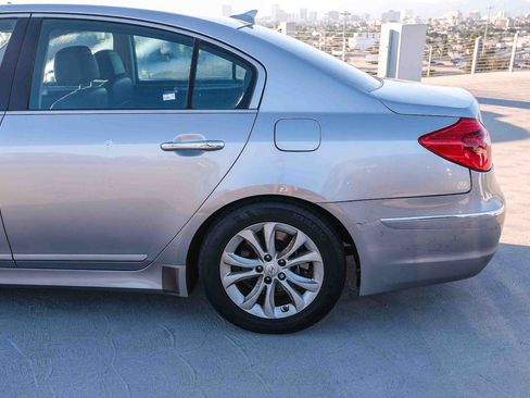 Used 2013 Hyundai Genesis 3.8 RWD image 8