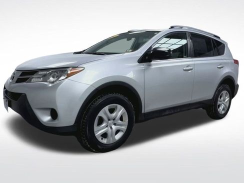 Used 2015 Toyota RAV4 LE image 4