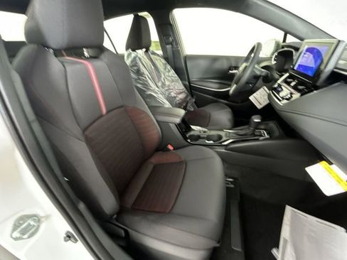 Used 2024 Toyota Corolla SE w/ Convenience Package image 17
