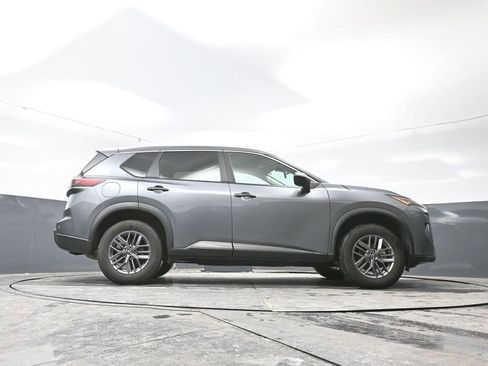 Used 2024 Nissan Rogue S image 49