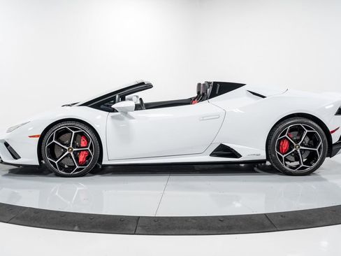 Used 2022 Lamborghini Huracan EVO RWD image 6