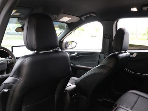 Used 2024 Ford Escape ST-Line w/ Tech Pack #1 FWD image 16