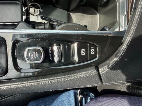 Used 2019 Volvo XC90 T6 Momentum w/ Protection Package Premier image 21