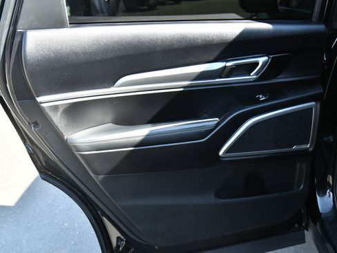 Used 2022 Kia Telluride LX image 32