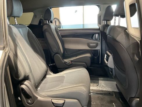 New 2026 Kia Carnival LX FWD image 22