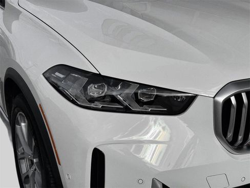 Certified 2025 BMW X5 xDrive50e w/ Premium Package image 8