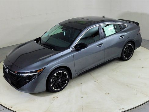 New 2026 Nissan Sentra SR w/ SR Premium Package image 15