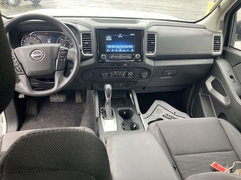 Used 2022 Nissan Frontier SV w/ Technology Package image 16