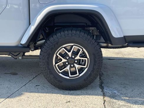 New 2025 Jeep Gladiator Rubicon image 39