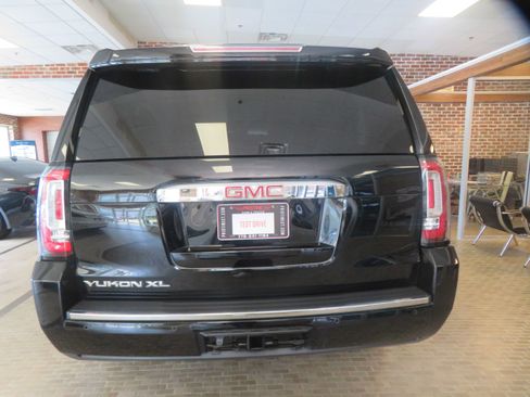 Used 2019 GMC Yukon XL Denali AWD/4WD image 75