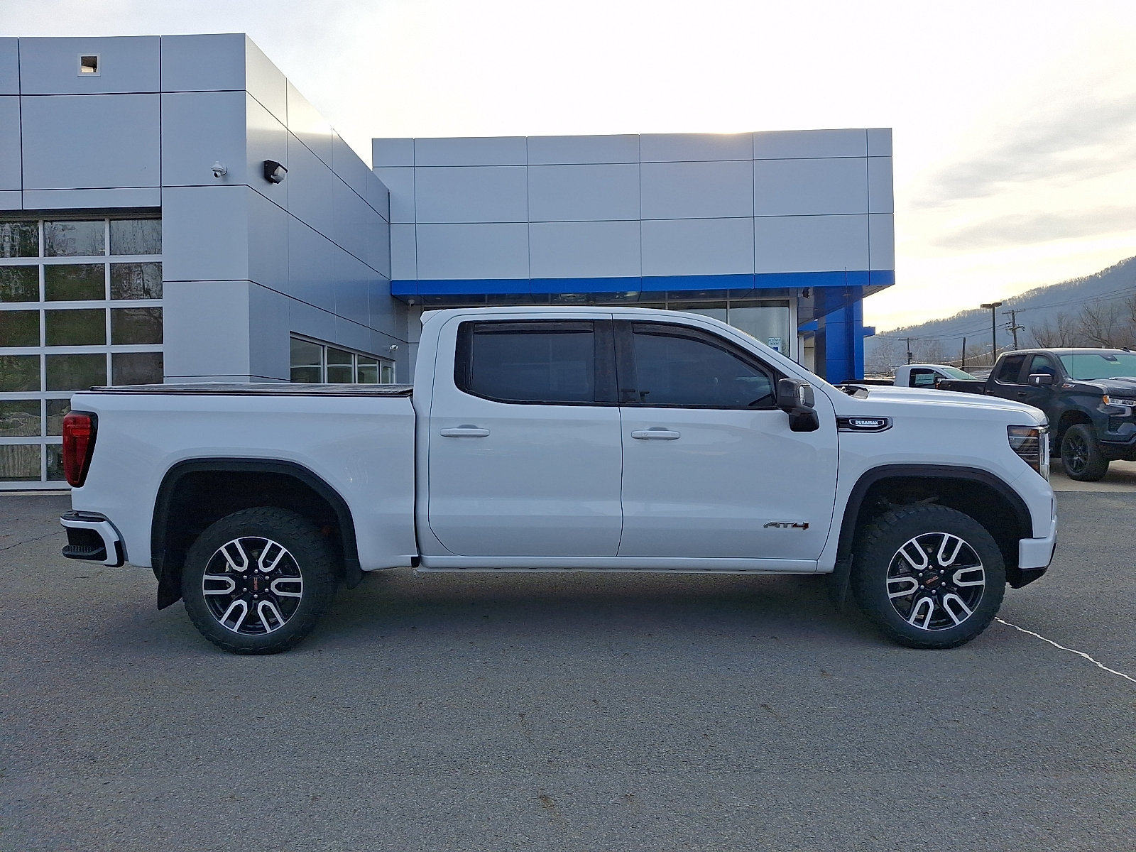 Certified 2023 GMC Sierra 1500 AT4 w/ AT4 Preferred Package AWD/4WD image 7