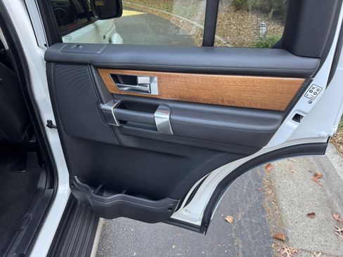 Used 2016 Land Rover LR4 HSE LUX image 39