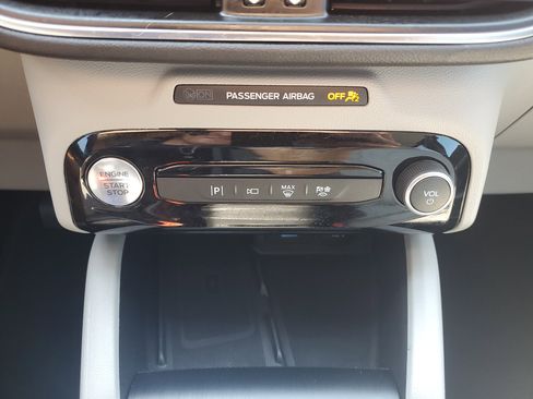 Used 2023 Ford Escape Platinum w/ Premium Technology Package image 7