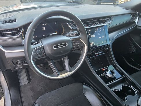 Used 2024 Jeep Grand Cherokee L Laredo image 11