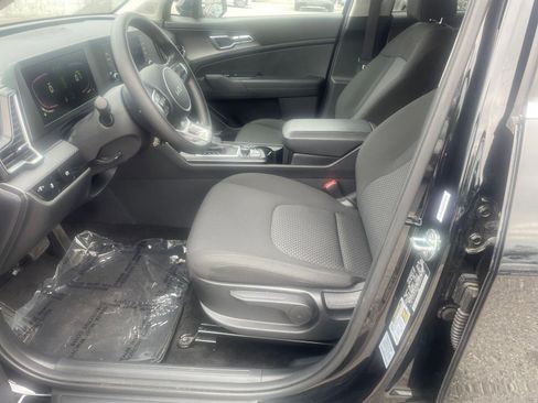 Used 2025 Kia Sportage LX FWD image 25