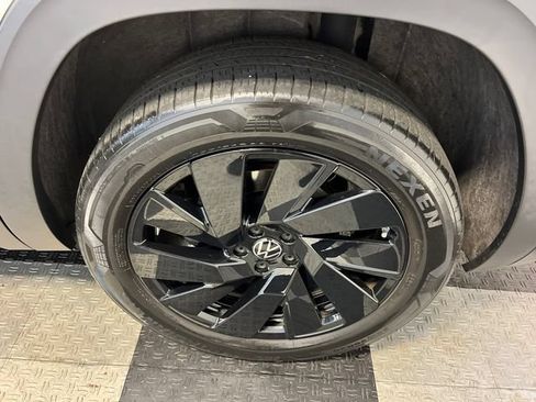 Certified 2024 Volkswagen Atlas SE FWD image 16