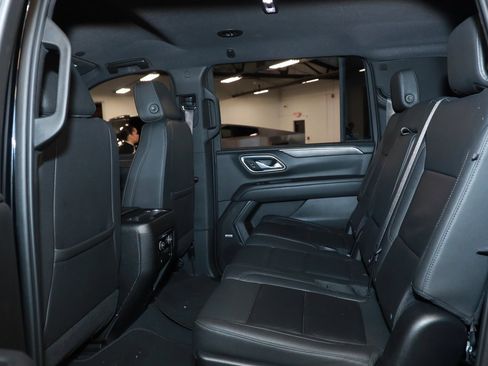 Used 2024 Chevrolet Suburban LT image 12