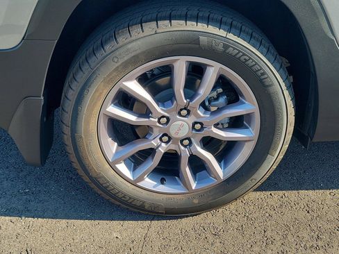 Used 2023 GMC Terrain SLT w/ Tech Package FWD image 5