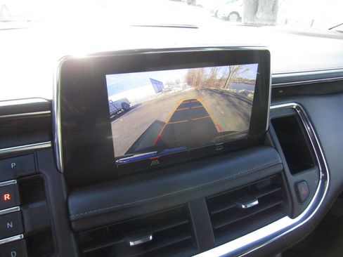 Used 2022 GMC Yukon XL SLE image 13