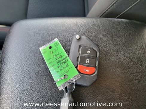 Used 2019 Jeep Wrangler Unlimited Rubicon image 28