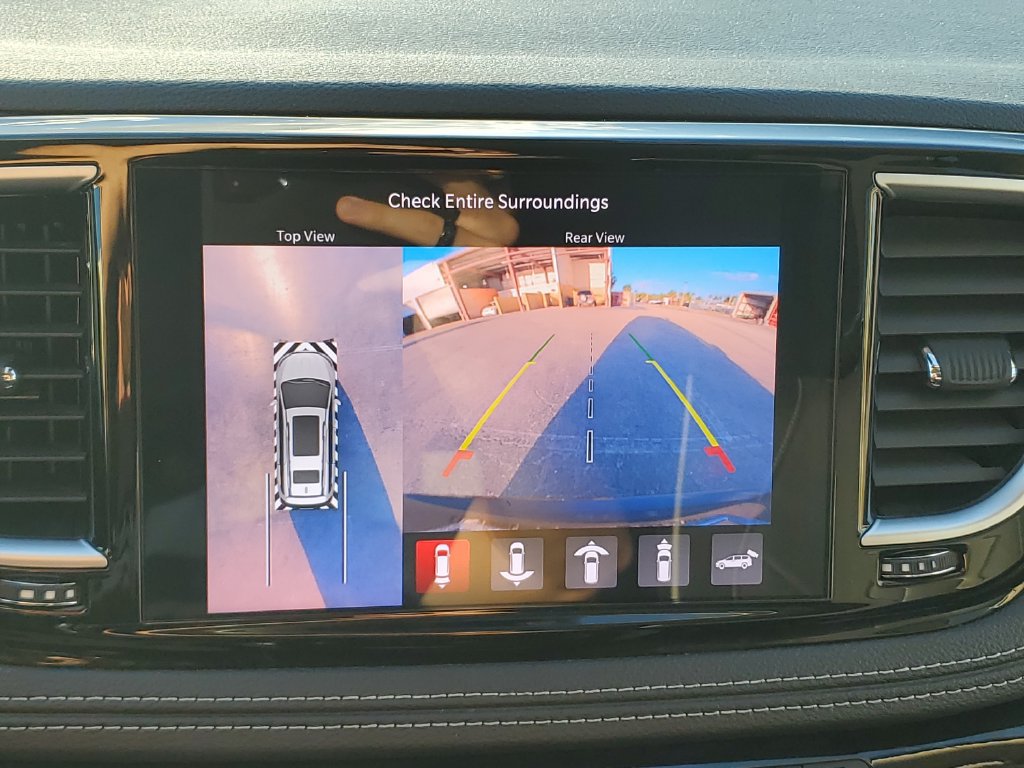 Used 2023 Chrysler Pacifica Limited w/ Trailer Tow Group FWD image 18