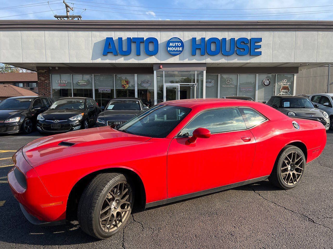 Used 2015 Dodge Challenger SXT RWD image 7