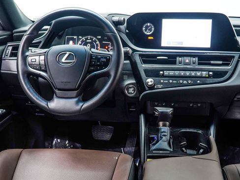 Used 2025 Lexus ES 350 w/ Premium Package FWD image 17