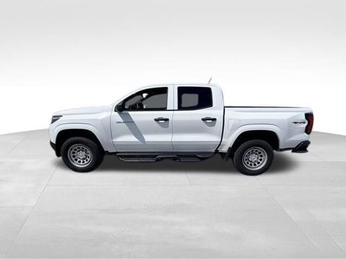 Used 2025 Chevrolet Colorado W/T w/ Advanced Trailering Package AWD/4WD image 3