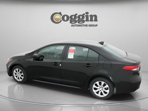 Used 2025 Toyota Corolla LE image 7