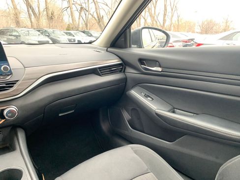 Used 2025 Nissan Altima 2.5 SV image 36