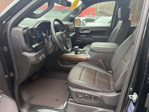 Certified 2025 Chevrolet Silverado 1500 High Country image 9