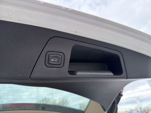 Used 2017 Buick Envision Essence image 8