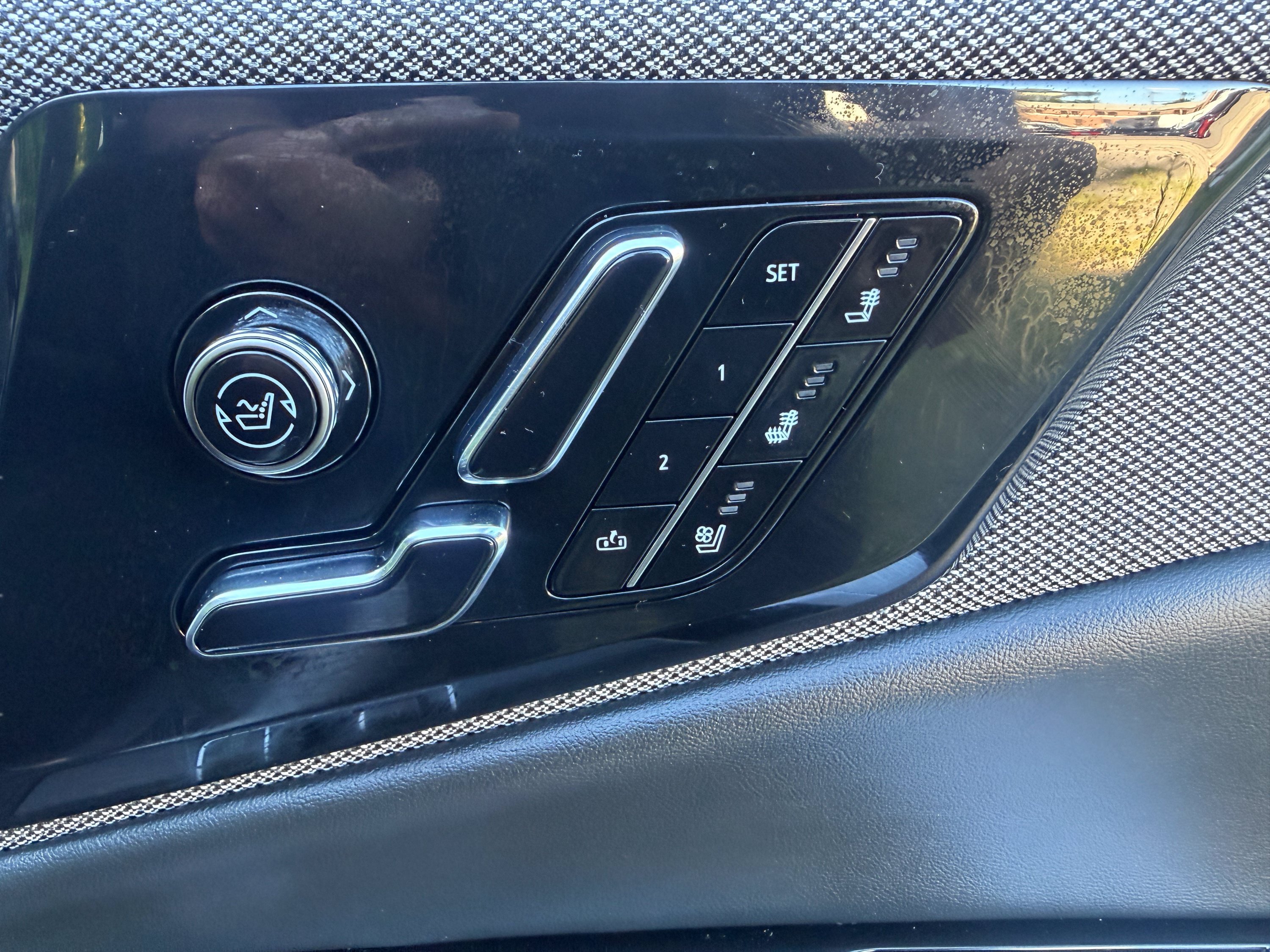 Used 2025 Cadillac Optiq Luxury 2 w/ LPO, Floor Liner Package AWD/4WD image 28